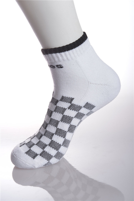 Coolmax-Polyester-Nylon-laufende Socken mit verschiedenen Mustern machen, um zu bestellen